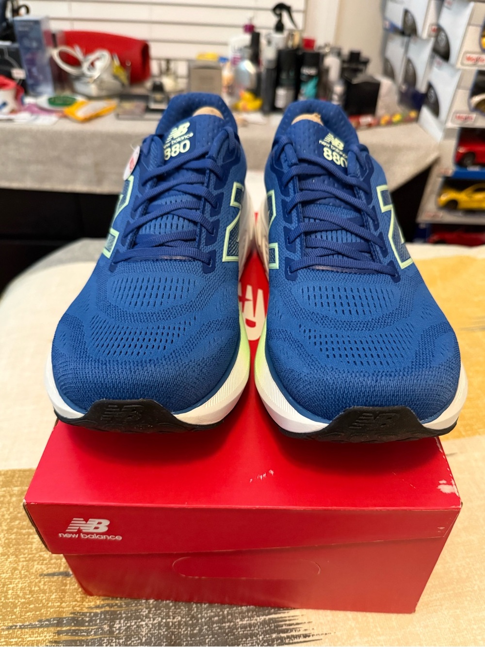 New Balance Men's 880 Lightweight Running Shoes - Royal Blue